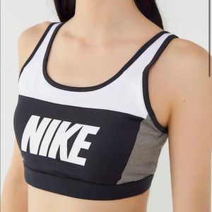 NWOT The Nike Sport District Classic Colorblock Sports Bra